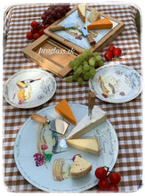 Načítať obrázok do zobrazovača galérie, Doska na syry so zásuvkou WORLD OF CHEESE - 25,5 cm x 25,5 cm - biela
