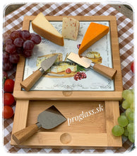 Načítať obrázok do zobrazovača galérie, Doska na syry so zásuvkou WORLD OF CHEESE - 25,5 cm x 25,5 cm - biela
